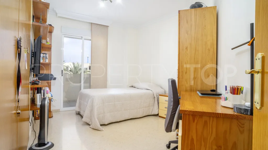 Estepona Puerto, apartamento en venta