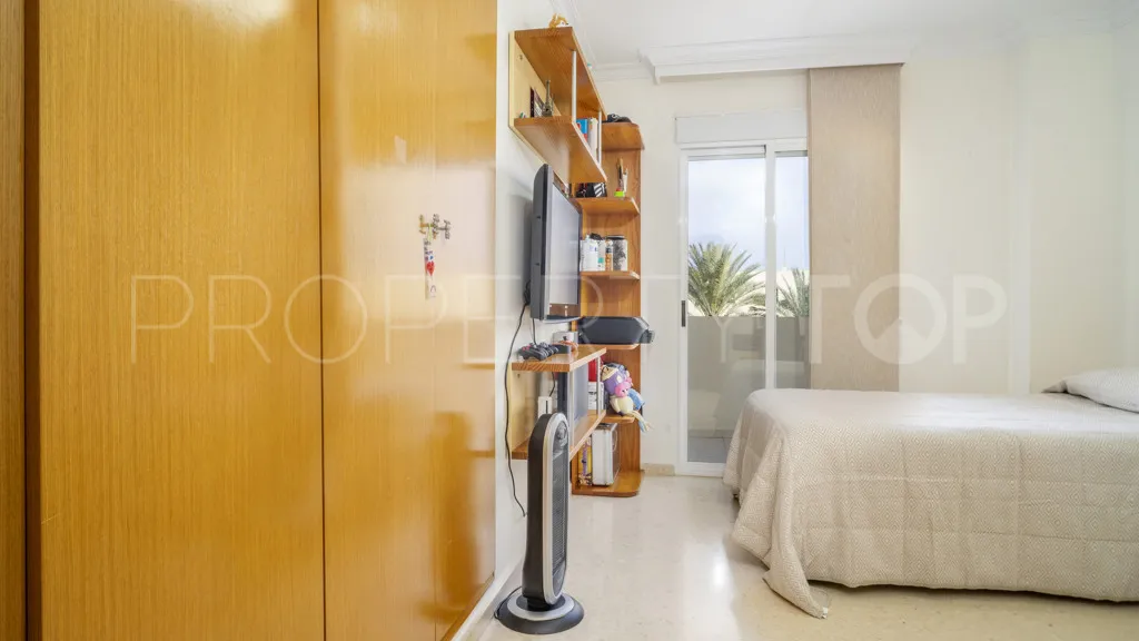 Estepona Puerto, apartamento en venta
