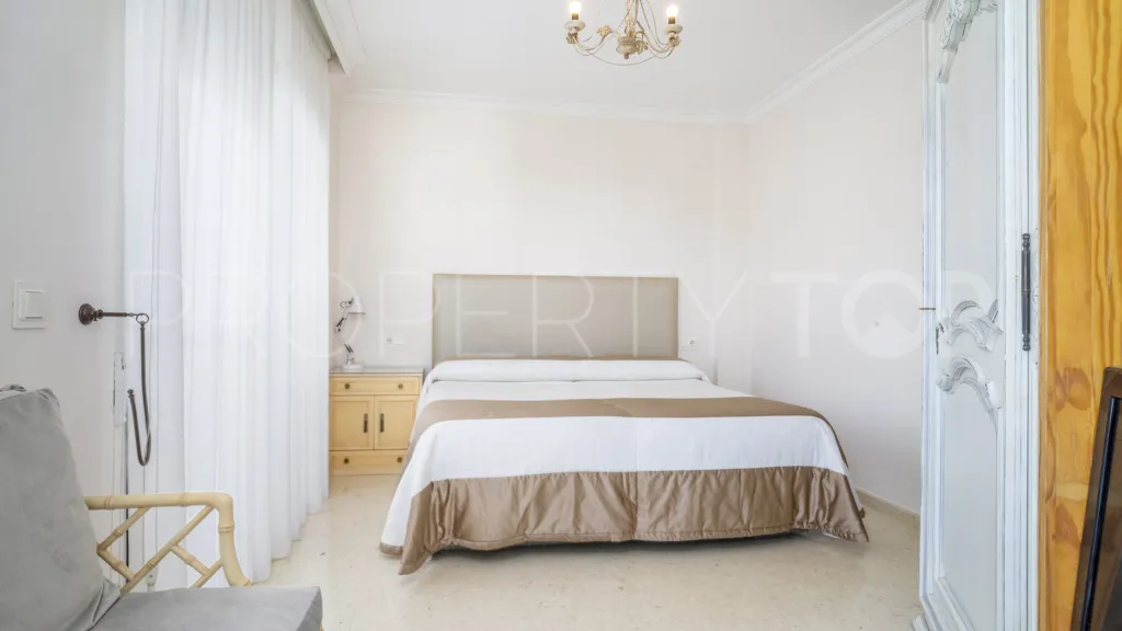 Estepona Puerto, apartamento en venta