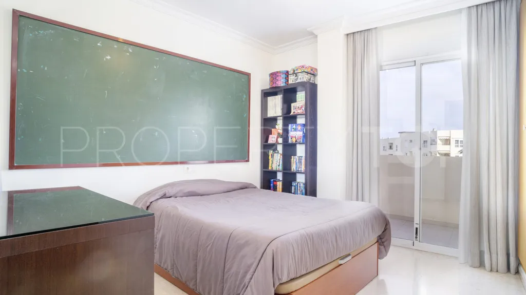 Estepona Puerto, apartamento en venta