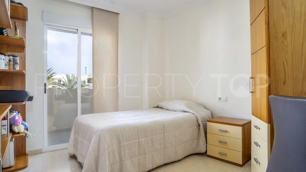 Estepona Puerto, apartamento en venta