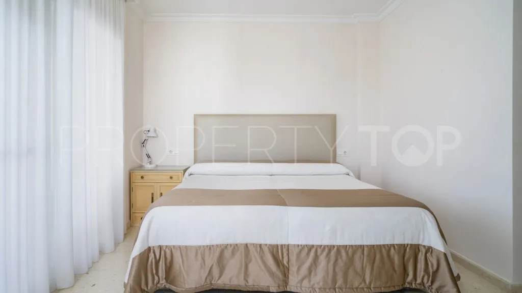 Estepona Puerto, apartamento en venta