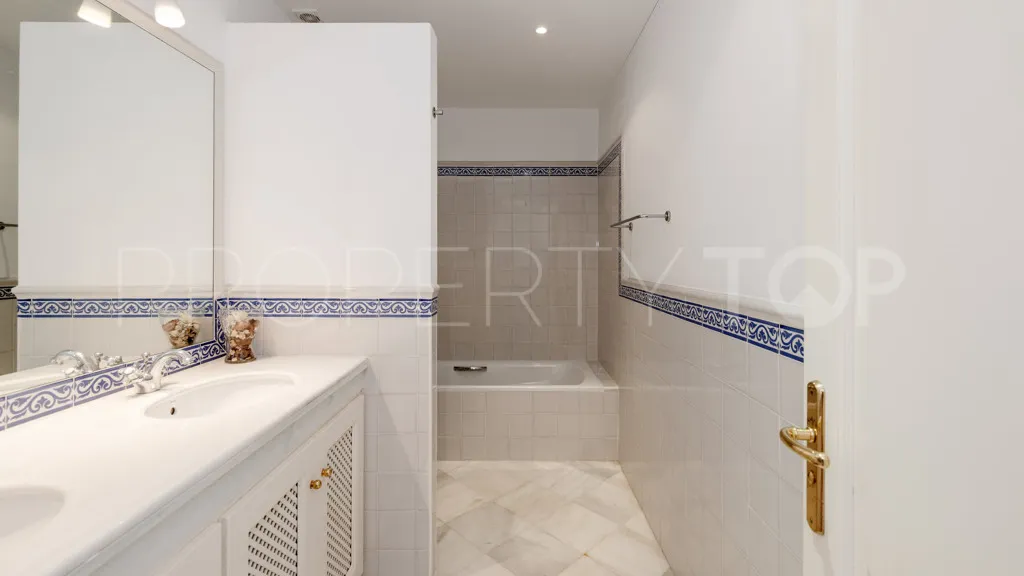 Chalet en venta con 3 dormitorios en La Heredia