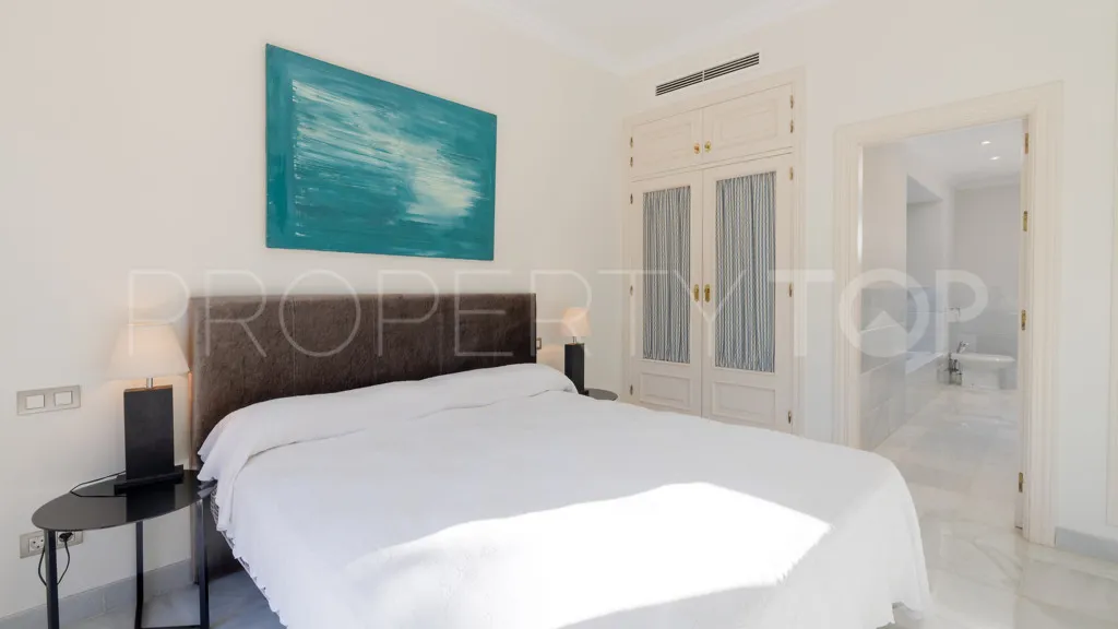 Buy Casasola 6 bedrooms chalet
