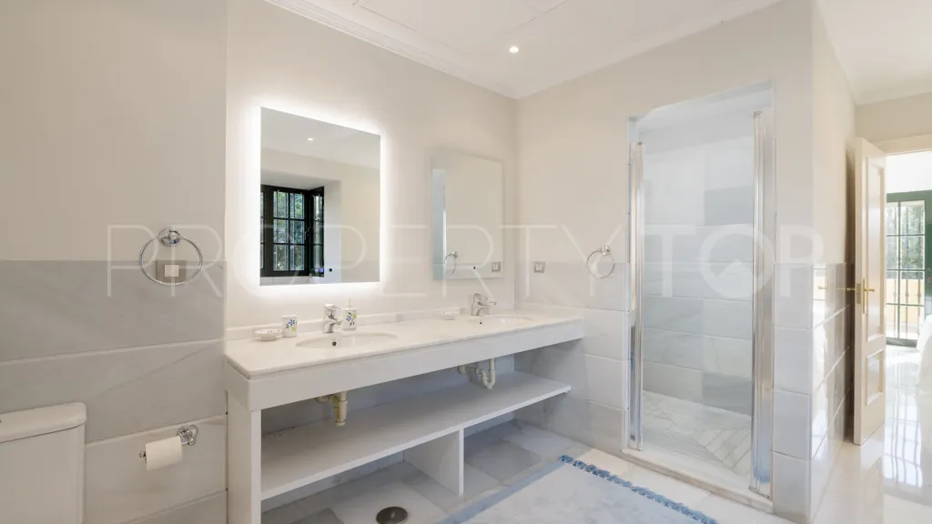 Buy Casasola 6 bedrooms chalet