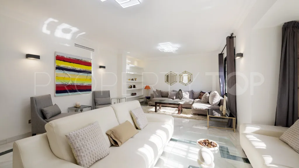 Buy Casasola 6 bedrooms chalet