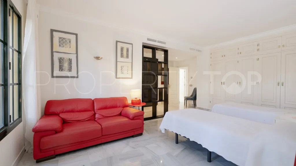 Buy Casasola 6 bedrooms chalet