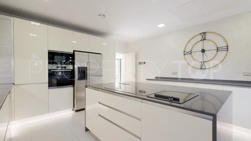 Buy Casasola 6 bedrooms chalet