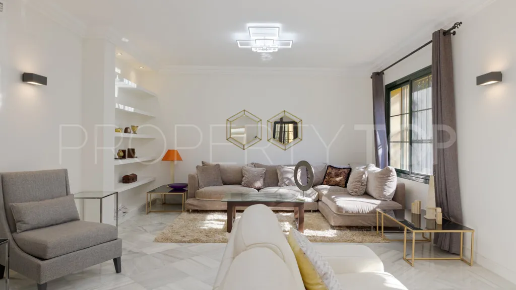 Buy Casasola 6 bedrooms chalet