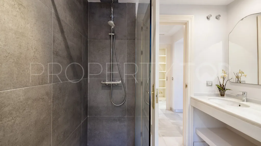 Buy Casasola 6 bedrooms chalet