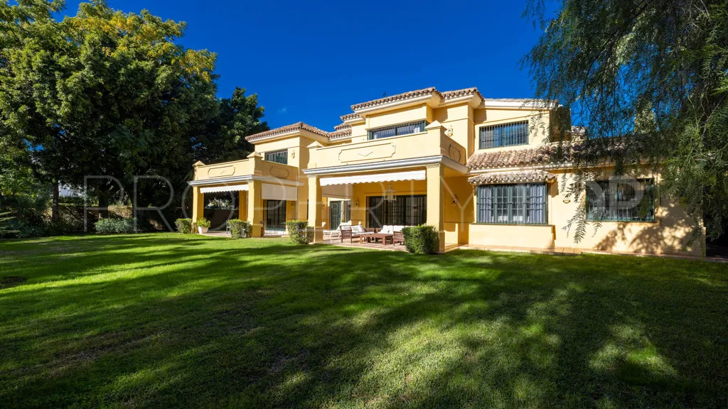 Buy Casasola 6 bedrooms chalet