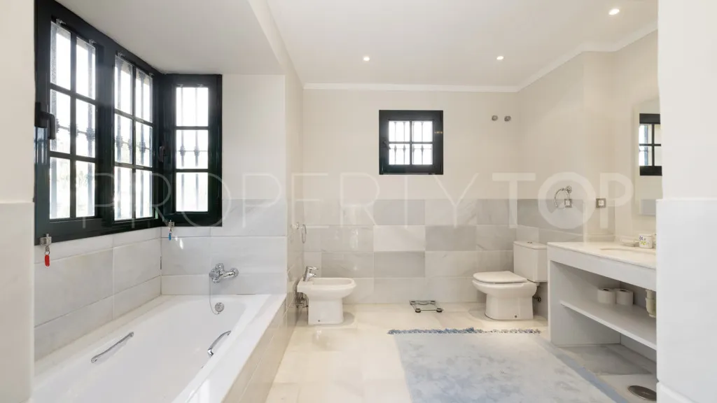 Buy Casasola 6 bedrooms chalet