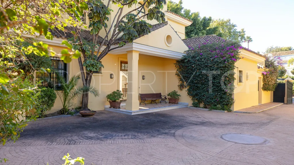 Buy Casasola 6 bedrooms chalet