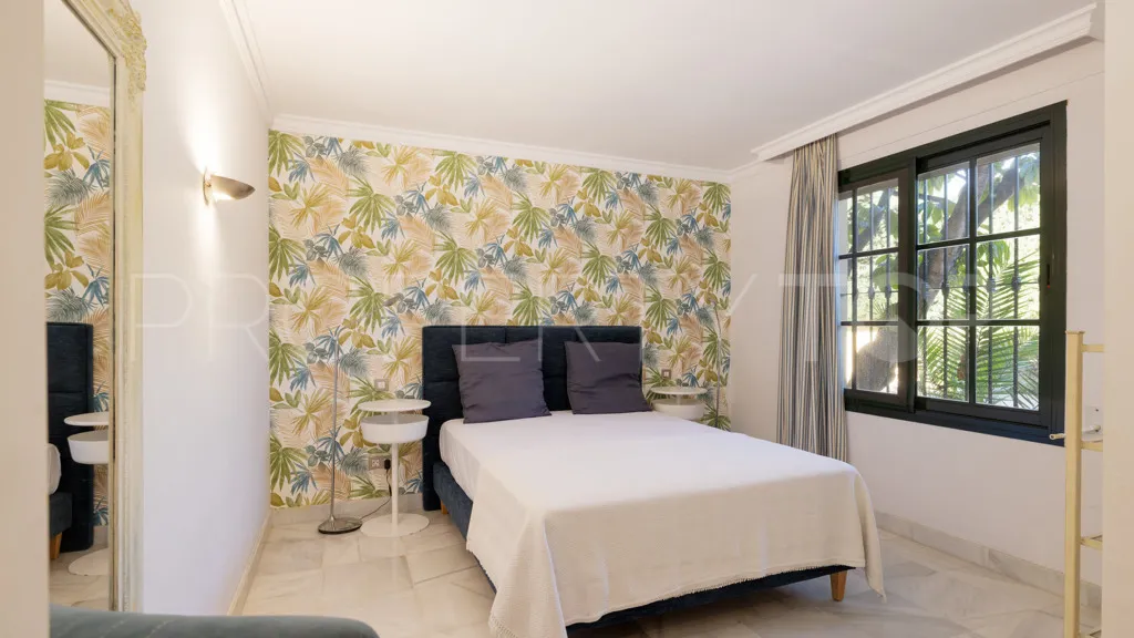 Buy Casasola 6 bedrooms chalet