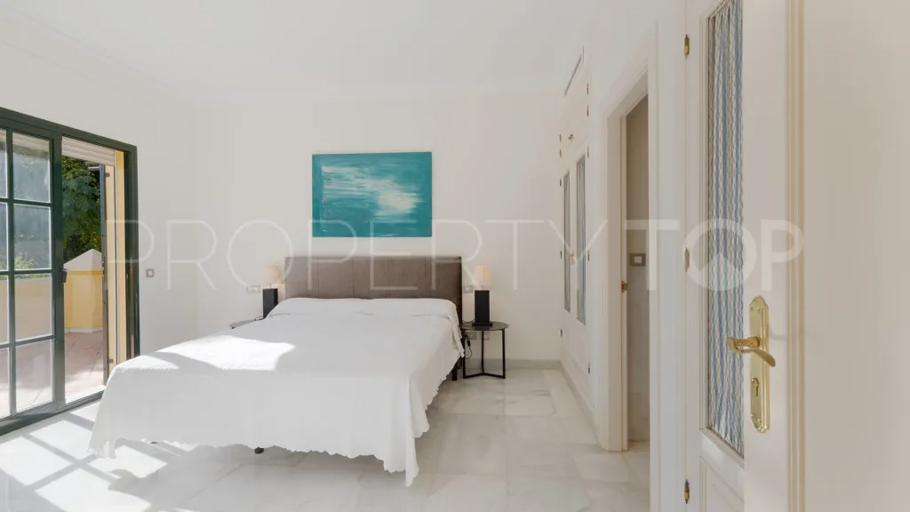 Buy Casasola 6 bedrooms chalet
