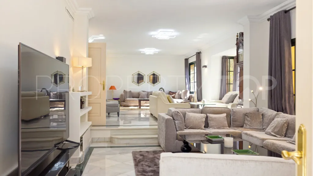 Buy Casasola 6 bedrooms chalet