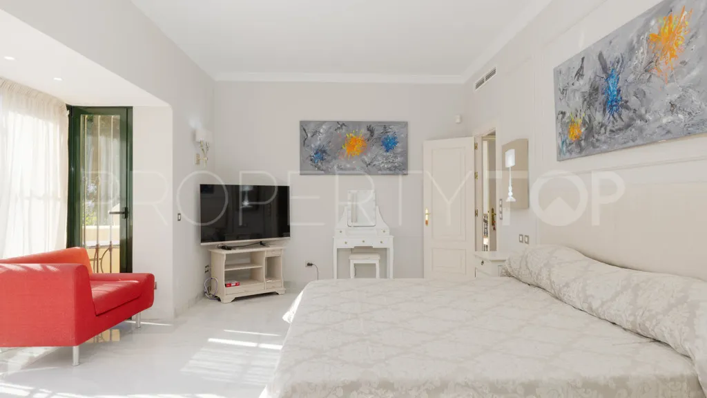 Buy Casasola 6 bedrooms chalet