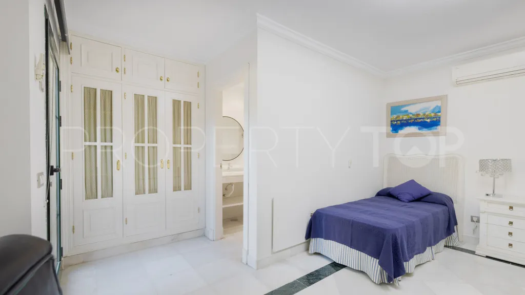 Buy Casasola 6 bedrooms chalet