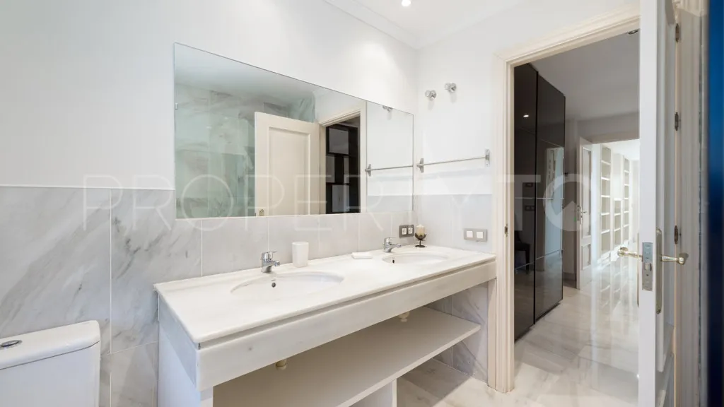 Buy Casasola 6 bedrooms chalet