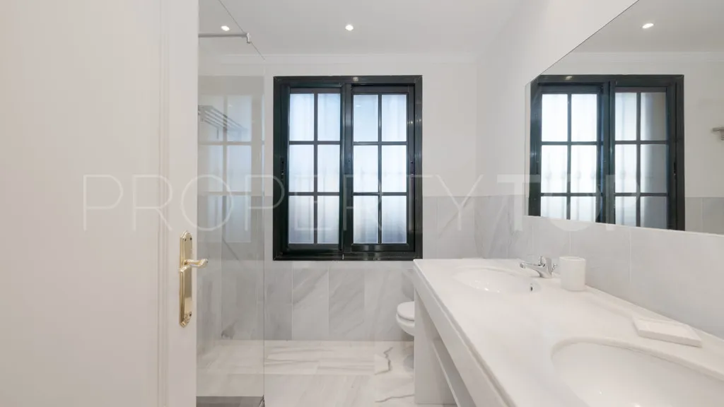 Buy Casasola 6 bedrooms chalet