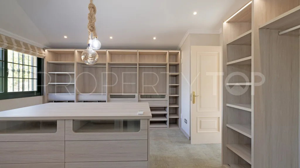 Buy Casasola 6 bedrooms chalet