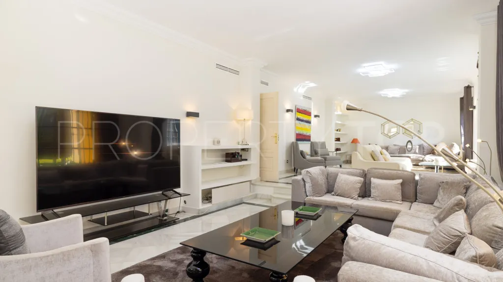 Buy Casasola 6 bedrooms chalet