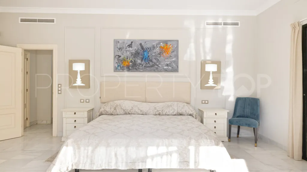 Buy Casasola 6 bedrooms chalet