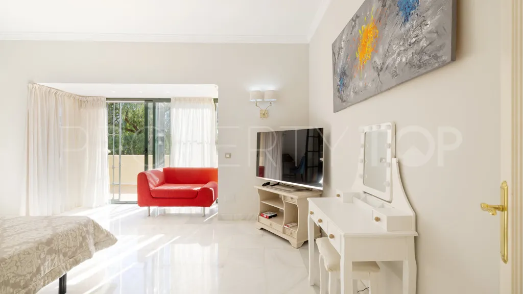 Buy Casasola 6 bedrooms chalet