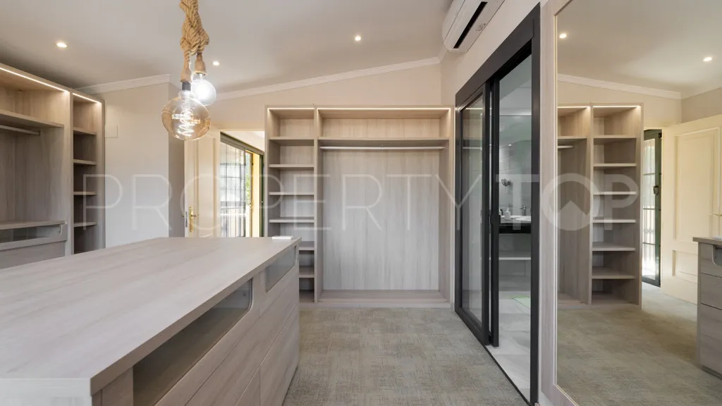 Buy Casasola 6 bedrooms chalet