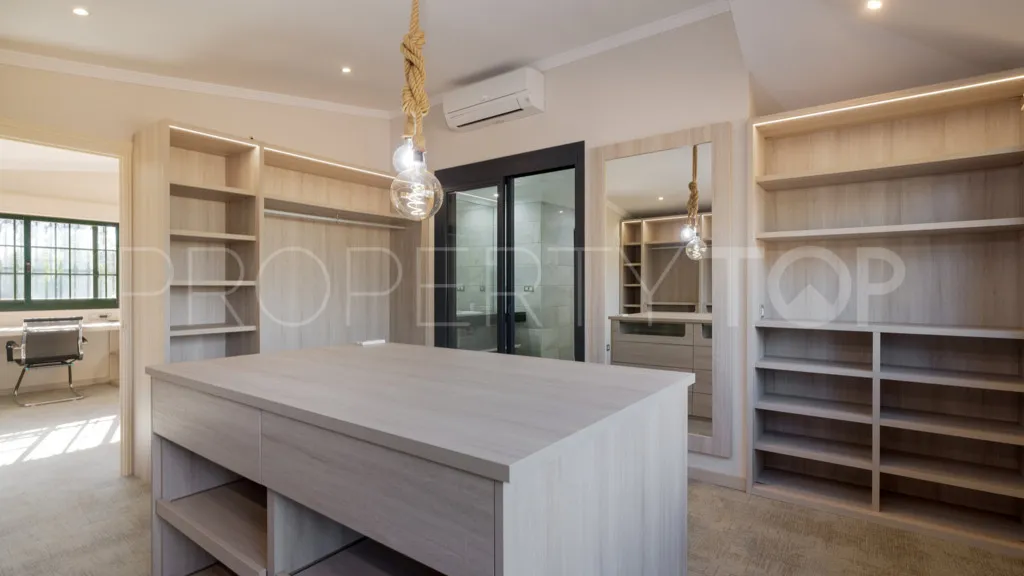 Buy Casasola 6 bedrooms chalet