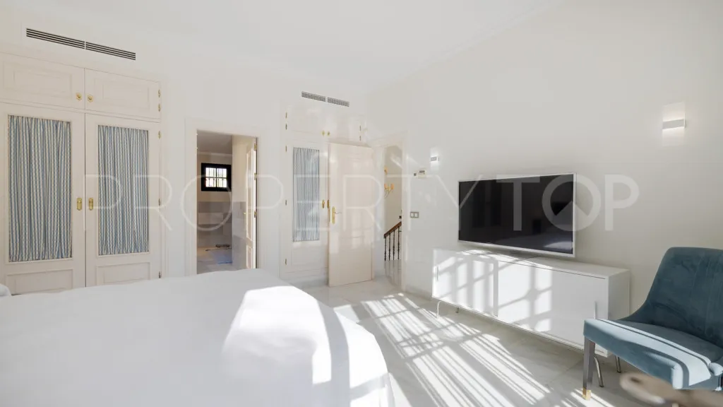Buy Casasola 6 bedrooms chalet