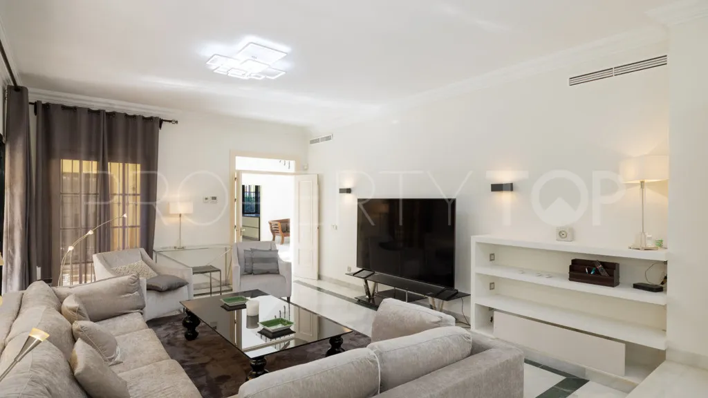 Buy Casasola 6 bedrooms chalet