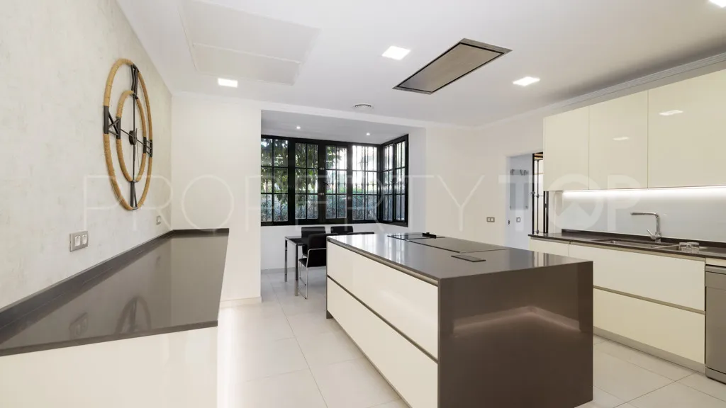 Buy Casasola 6 bedrooms chalet