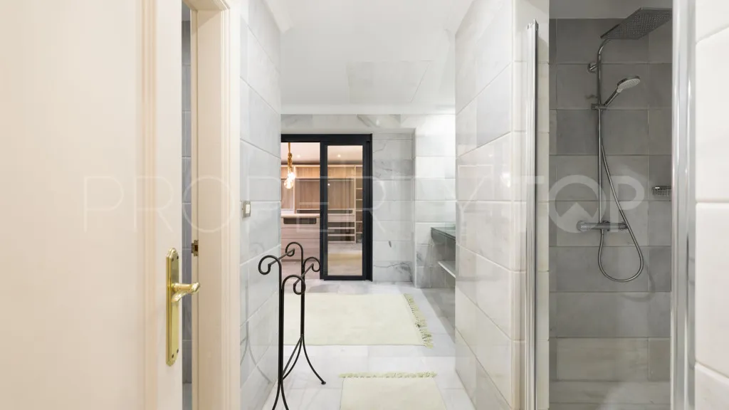 Buy Casasola 6 bedrooms chalet