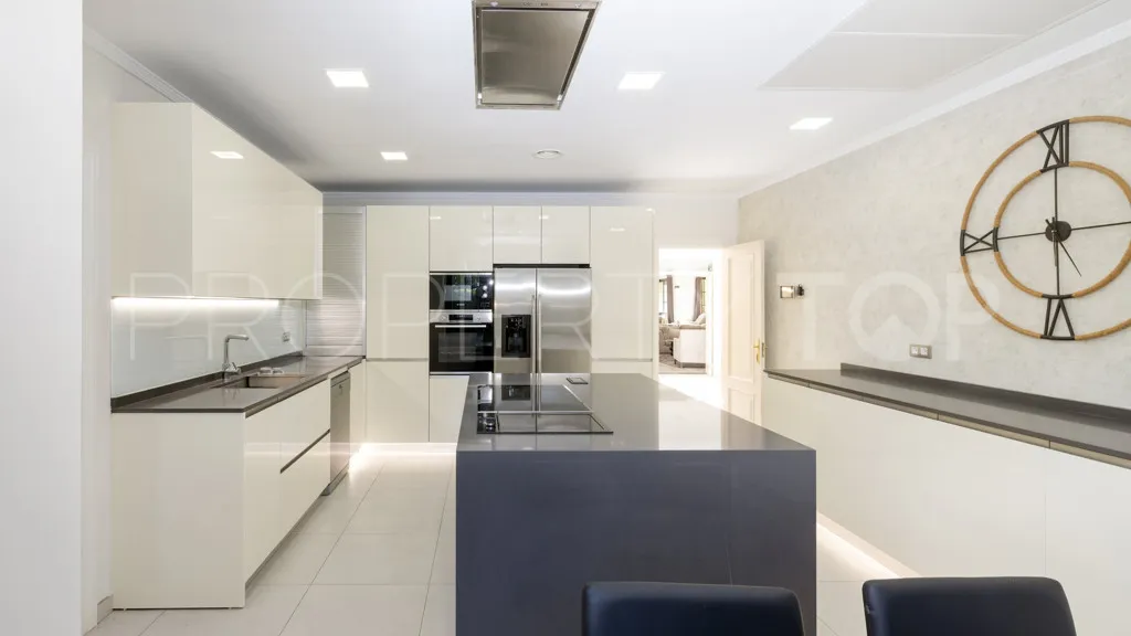 Buy Casasola 6 bedrooms chalet