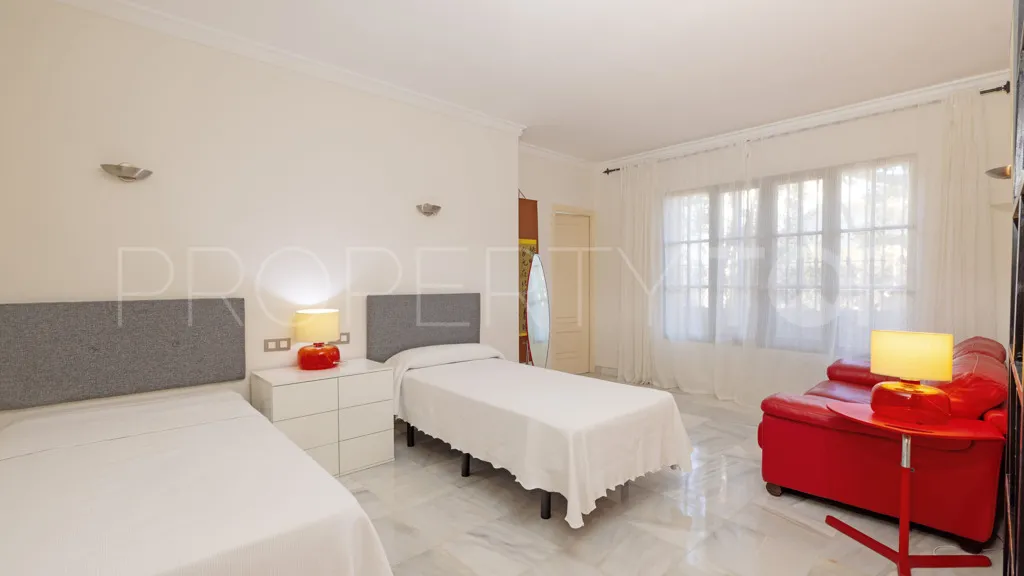 Buy Casasola 6 bedrooms chalet