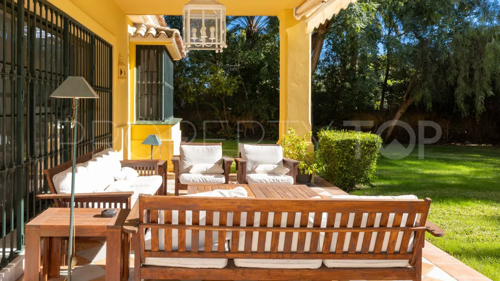 Buy Casasola 6 bedrooms chalet