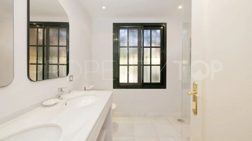 Buy Casasola 6 bedrooms chalet