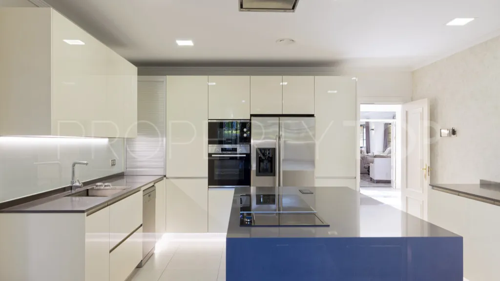 Buy Casasola 6 bedrooms chalet