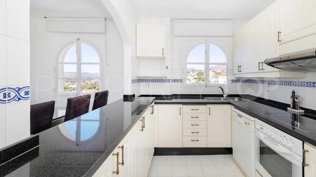 Apartamento en venta con 3 dormitorios en Estepona Puerto