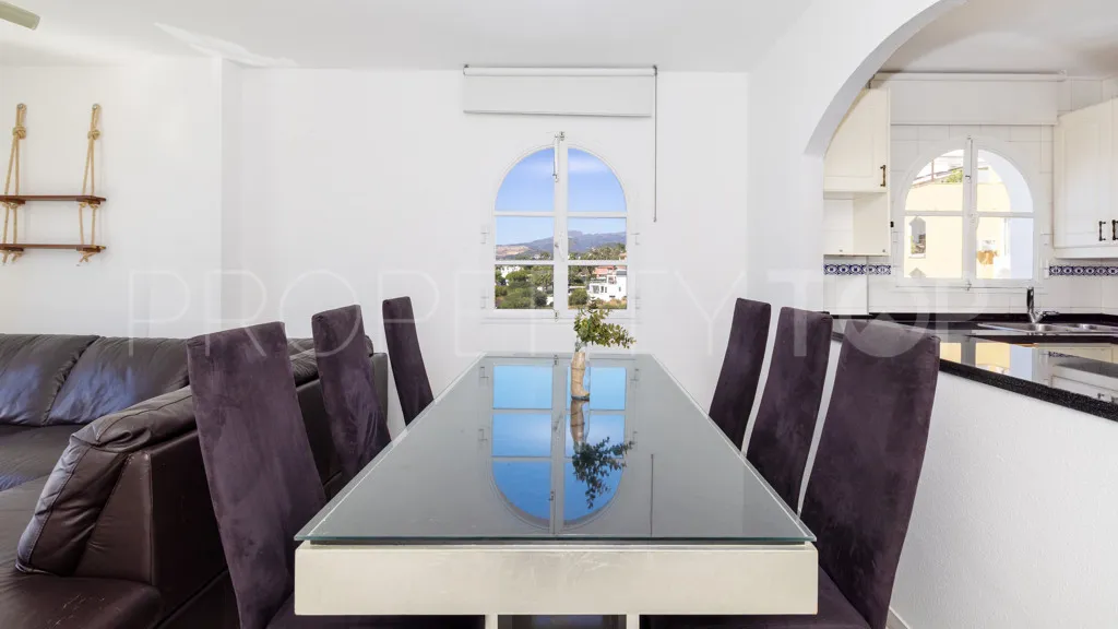 Apartamento en venta con 3 dormitorios en Estepona Puerto