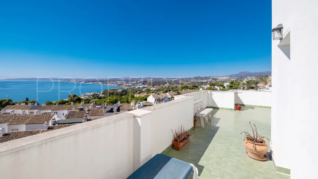 Apartamento en venta con 3 dormitorios en Estepona Puerto