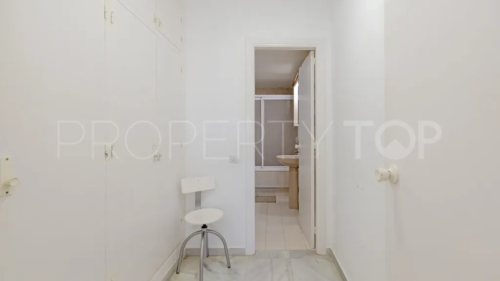 Apartamento en venta con 3 dormitorios en Estepona Puerto