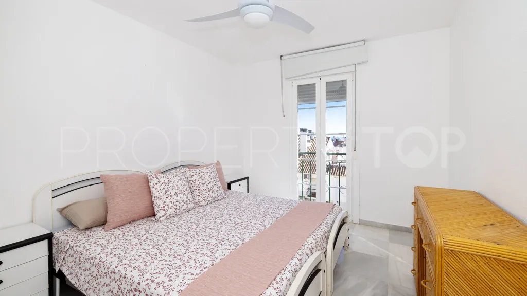 Apartamento en venta con 3 dormitorios en Estepona Puerto