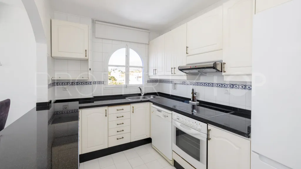 Apartamento en venta con 3 dormitorios en Estepona Puerto