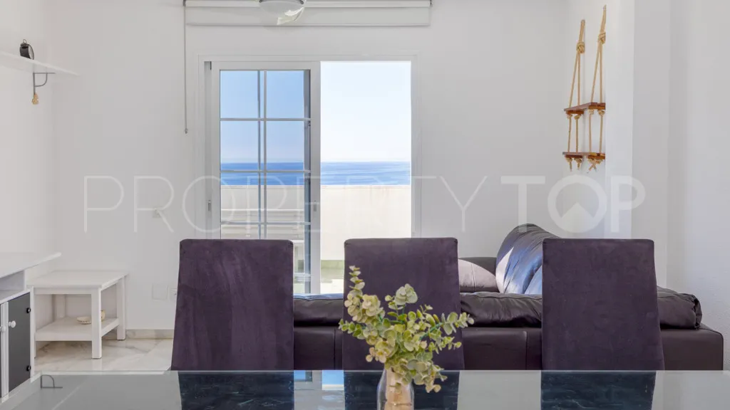 Apartamento en venta con 3 dormitorios en Estepona Puerto