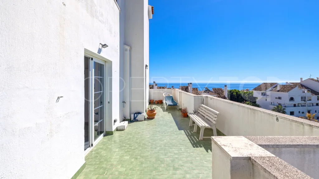 Apartamento en venta con 3 dormitorios en Estepona Puerto