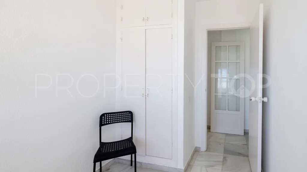 Apartamento en venta con 3 dormitorios en Estepona Puerto