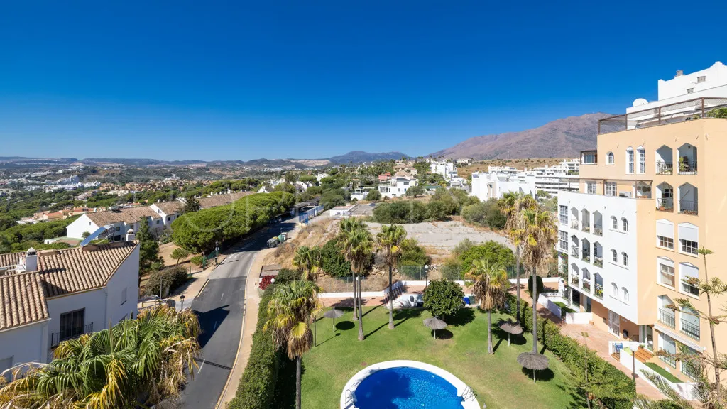 Apartamento en venta con 3 dormitorios en Estepona Puerto