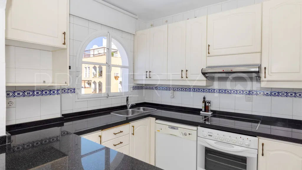 Apartamento en venta con 3 dormitorios en Estepona Puerto